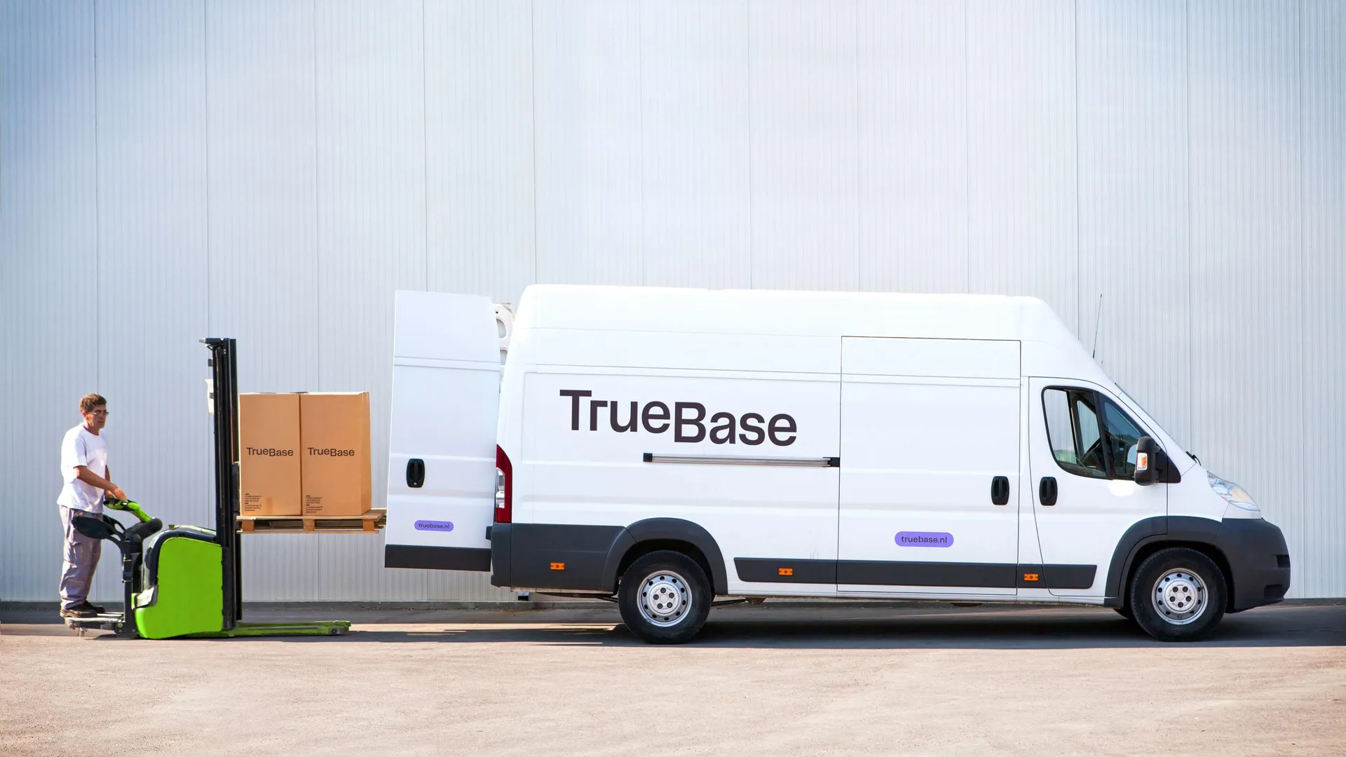 6352d4003032218749d0836d Van 2 p 3200